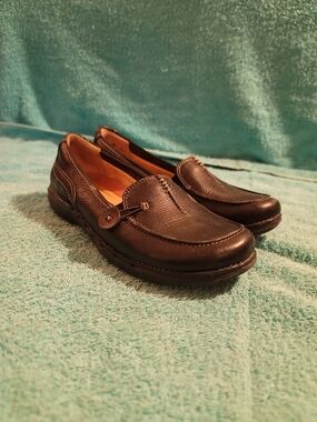 Clarks Women's Black Leather Button-Accent Loafers